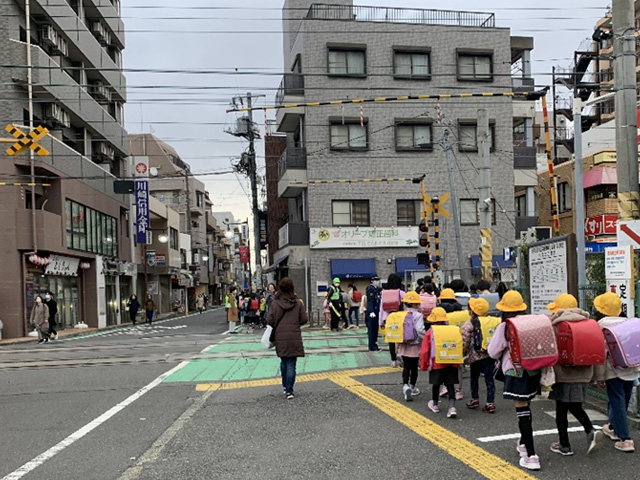 通学路である向河原駅前踏切へ「賢い踏切」の導入を実現！
